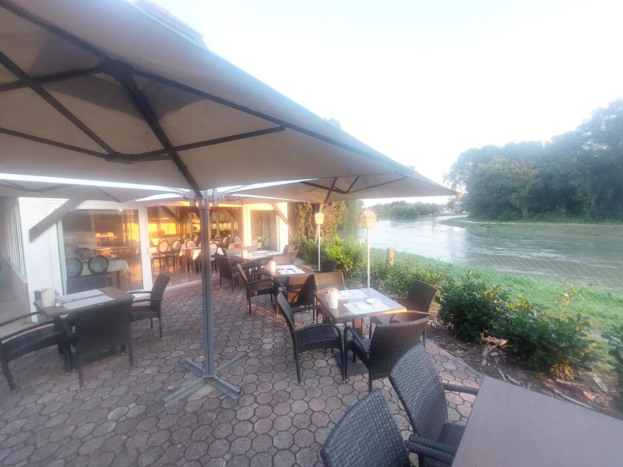 全景酒店 Mosonmagyaróvár 外观 照片